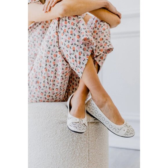 Harborsides Giovana White Metal O-ring Floral Perforated Flats Size 8 Wide NWT - Picture 9 of 16